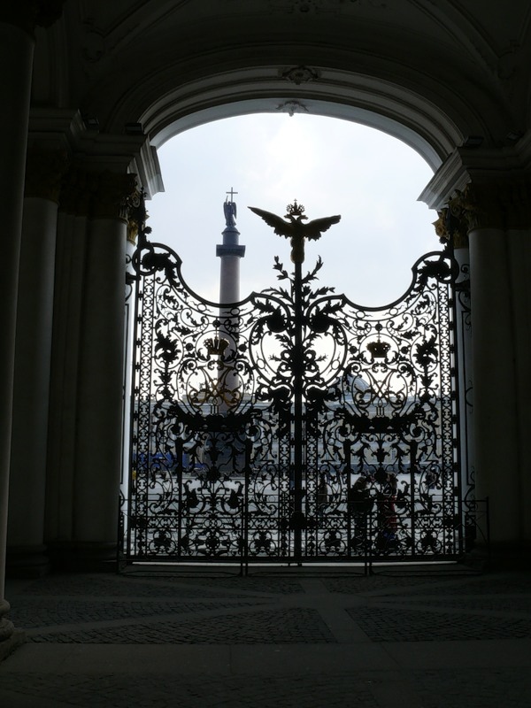 Дворцовые ворота